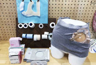 ストーマ用装具の固定を助けるもの 写真